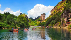 正在向述说着小中的“大文化”